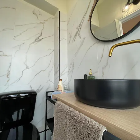 Modern Cityview Flat - 1 Min To Metro - Walk To Acropolis *